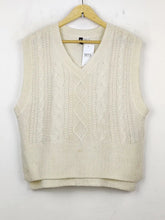 Buy online pre-used pre-loved 100% authentic & Original branded H&M (SL-2019) available in Pakistan. Top international brands avilable.
